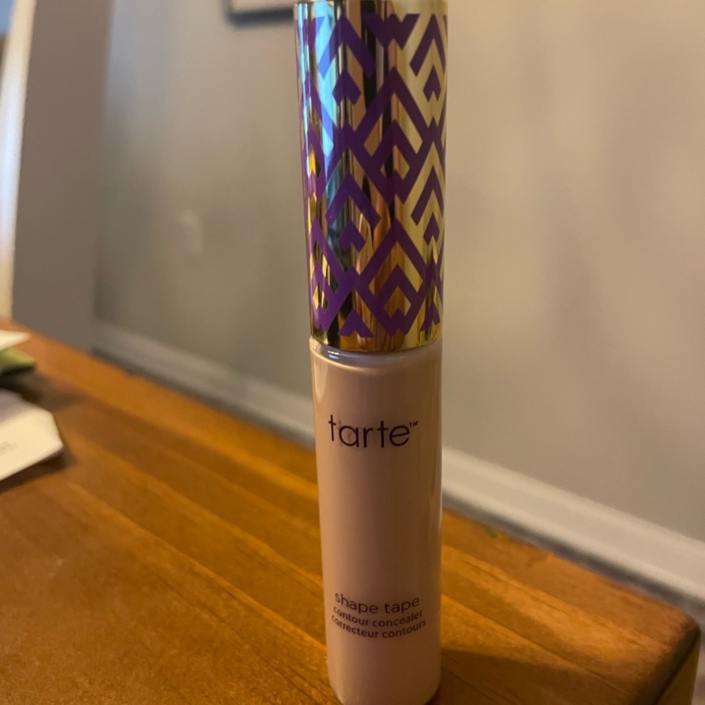 Tarte double duty beauty shape tape concealer. Unopened in 35H medium honey.